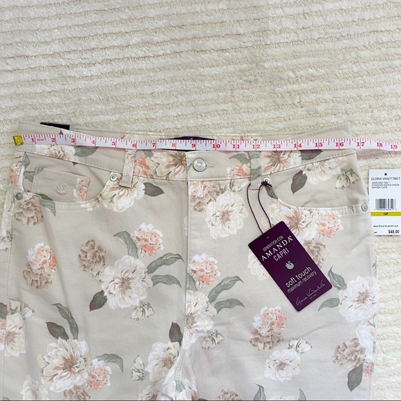 NWT Gloria Vanderbilt floral denim Amanda capris - Picture 8 of 13